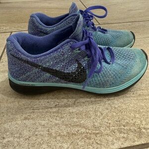 Nike Women's Teal and Purple Athletic Shoes